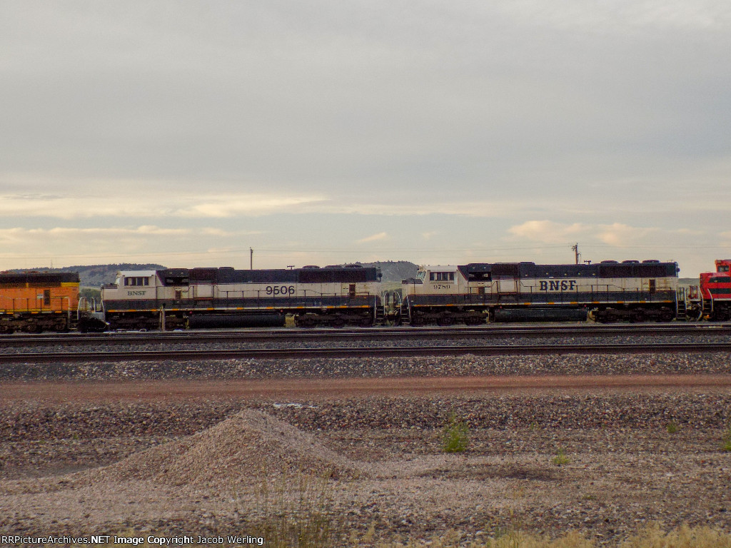 BNSF 9506 and BNSF 9789